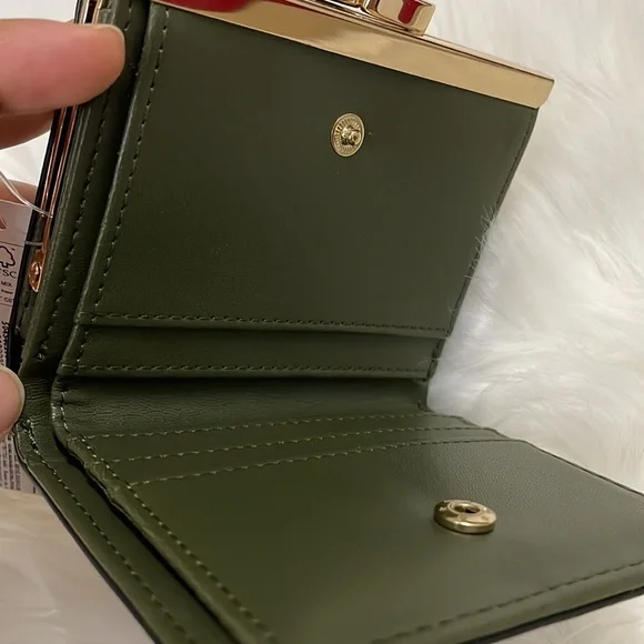 Accessorize London
Women's Faux Leather Clip
Frame Bella Wallet - olive | NWT - Picture 11 of 15